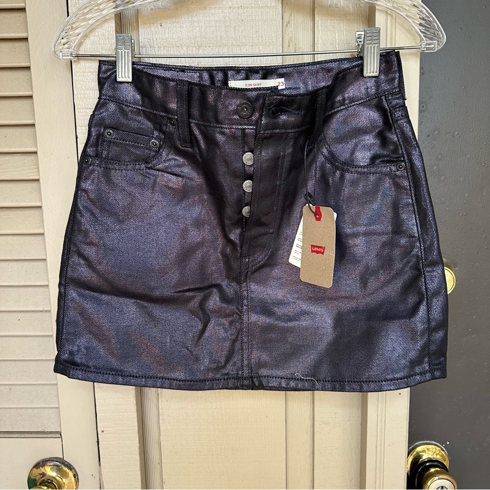 New With Tags Levi’s “Iconic Skirt” Size 23
